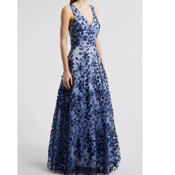 Eliza J Embroidered Floral Illusion Lace A-Line
Gown Dress Size 8 - Picture 3 of 8